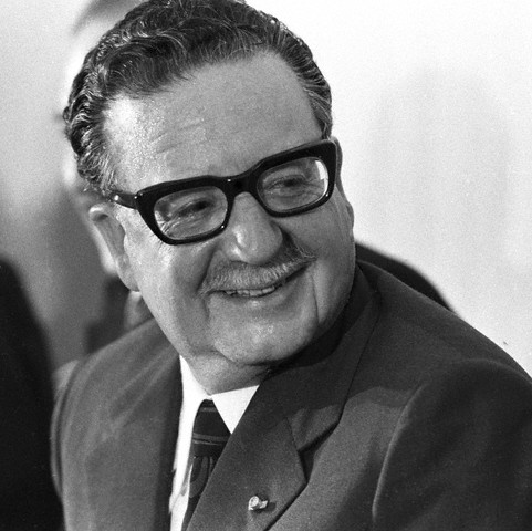 allende-sonrie-primer-plano.jpg