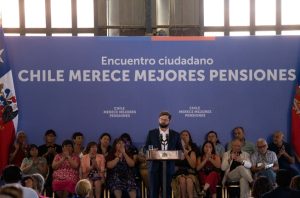 Presidente Boric, ministra Jara, expresidenta Bachelet y alcalde Vodanovic se la juegan por aumento de las pensiones